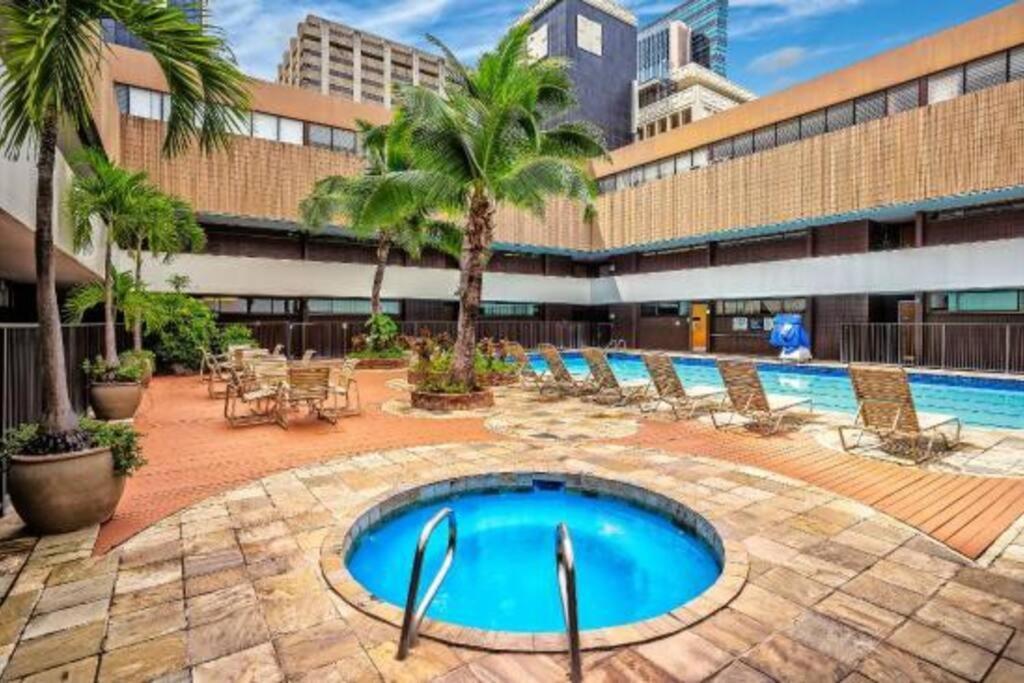Appartamento 2Br Downtown High Ceiling Free Parking And Wifi Honolulu Esterno foto